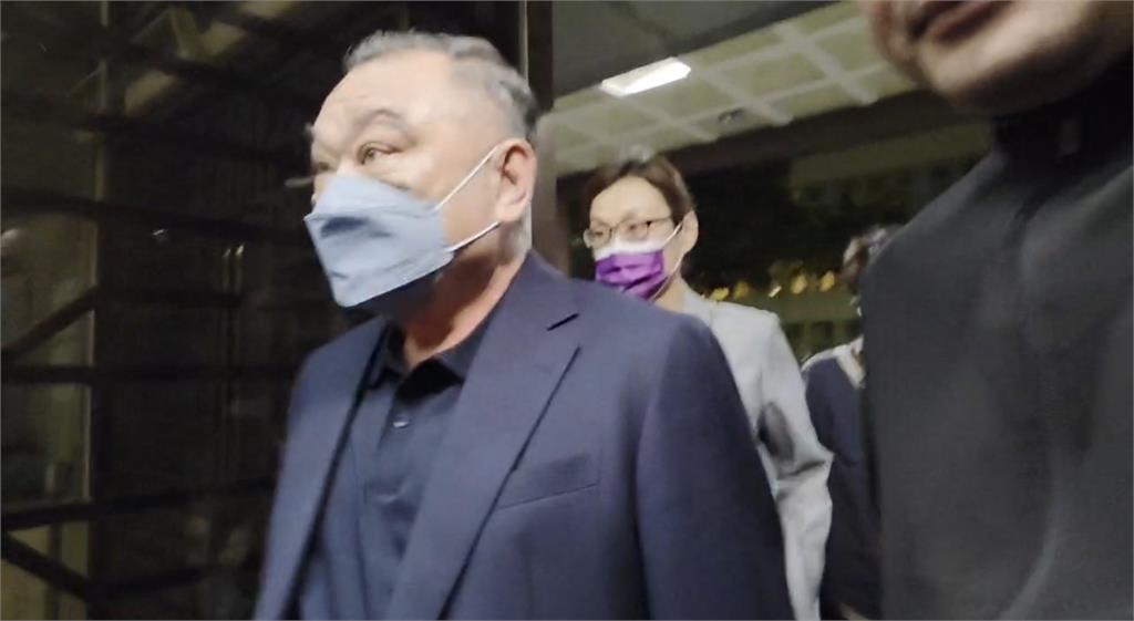 快新聞／麗寶集團涉內線交易案　董事長吳寶田與女兒訊後無保請回