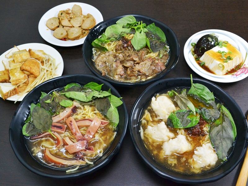 板橋美食推薦│平價小吃新風貌!古早味生魷魚羹鹹香宜人!