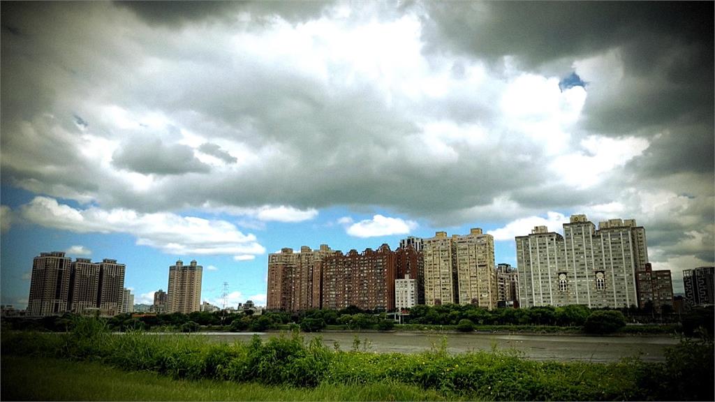 異言堂(影)／河岸第一排景觀宅害鄰宅吹不到風    更助長熱島效應