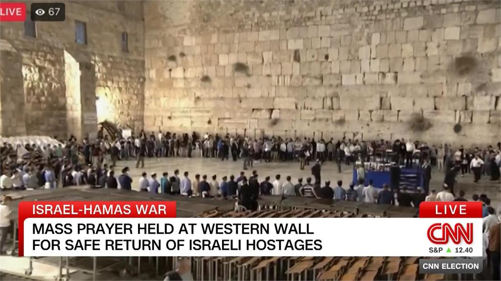 以色列仍有240人質失聯　數百民眾聚集「哭牆」舉行燭光紀念　為遭擄人質祈禱