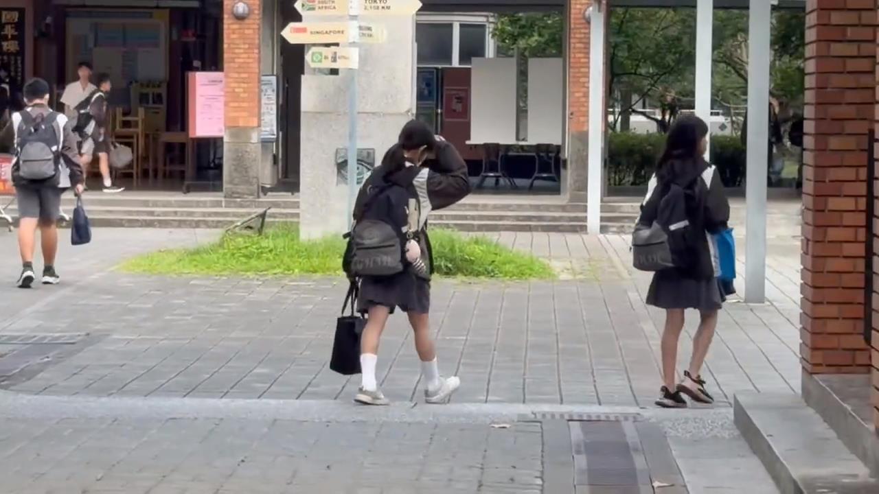 家長「漏夜排隊」搶進明星國中　教育處籲：升學制度多元沒必要