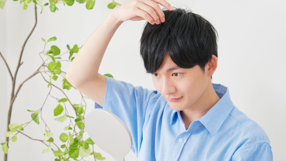 細軟髮不再是命中注定!健管師教男性3招,輕鬆破解「塌髮危機」