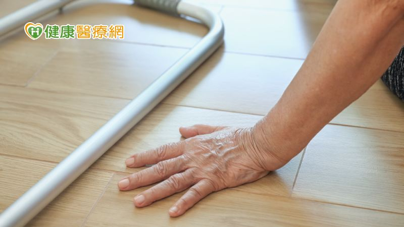 小心「防跌」！跌倒是長者事故傷害死亡原因第2位　快用3步驟及早預防