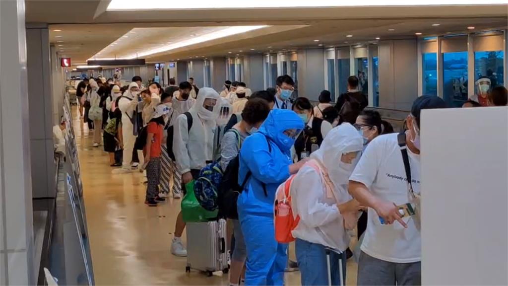 赴關島打疫苗　首批旅客晚間返抵國門