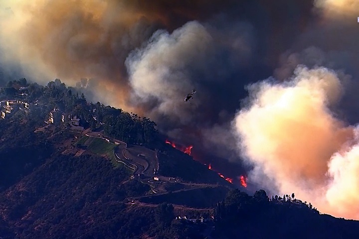 加州野火逼近豪宅區 梅鐸酒莊被波及