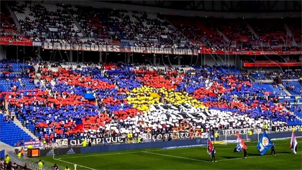 抗議主辦單位親中！法國足球迷拼「西藏獨立旗」嗆中國