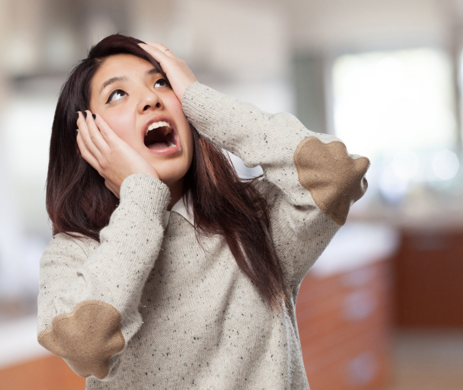高雄停電！她怒砸台電工程車還朝警吐口水