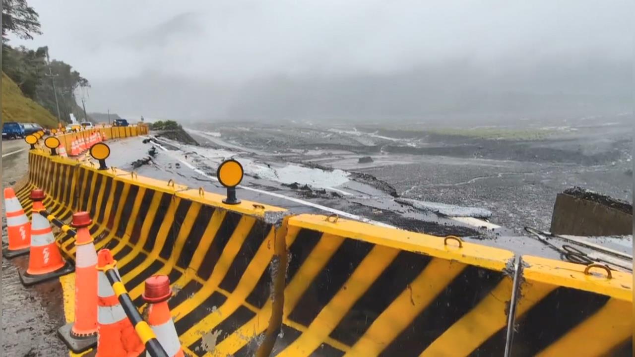 雨彈！台20線88.5K便道現零星落石　高雄山區「瓦筏哈橋」引道路基塌陷