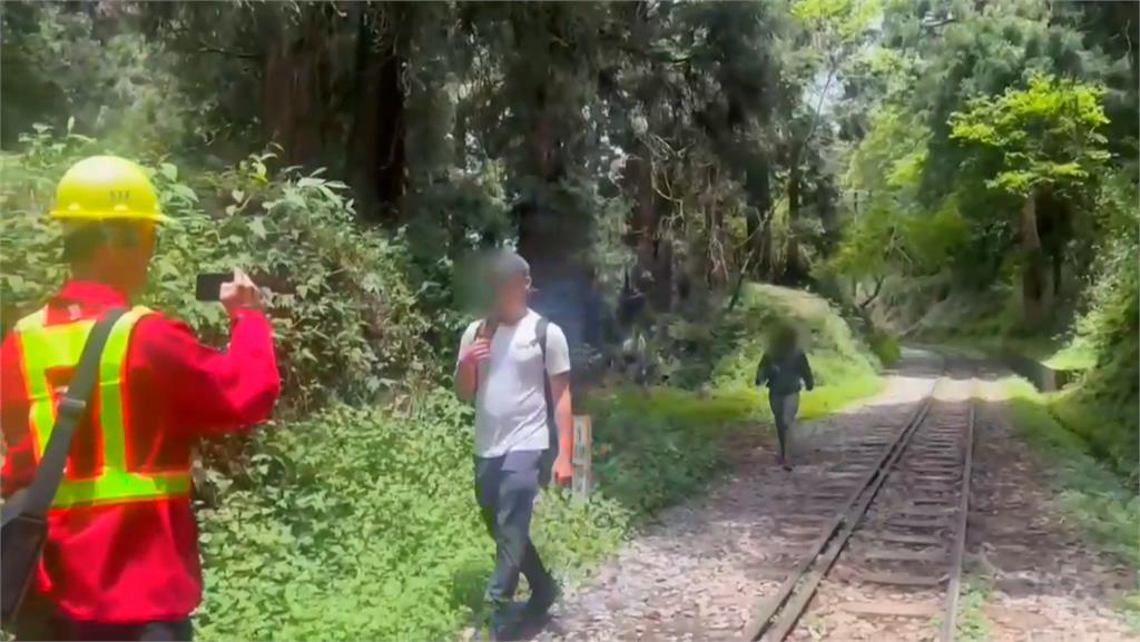 擅闖鐵軌區！　2美國籍遊客闖阿里山鐵路　最重恐罰5萬
