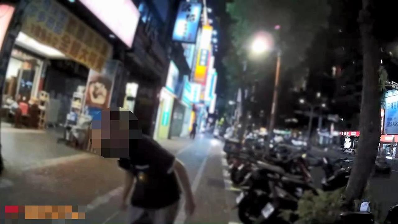 快新聞/江子翠站爆隨機攻擊!嫌犯竟持鐵棍揮擊女路人後襲警