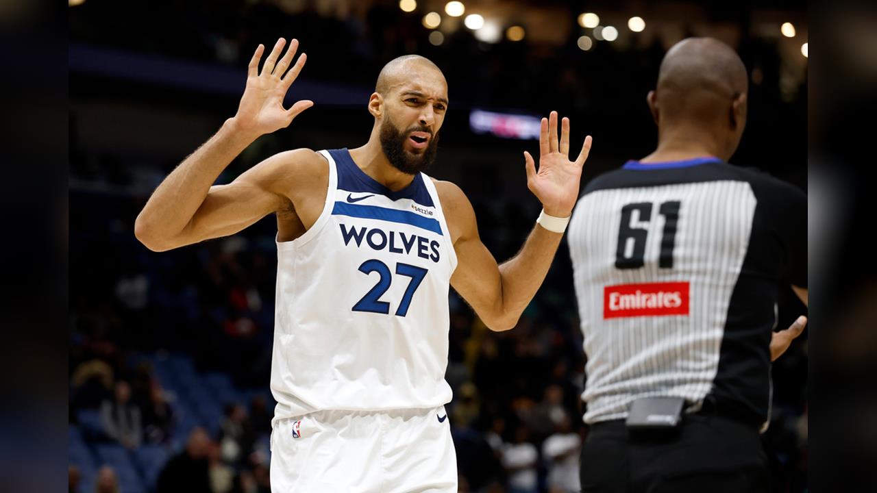 NBA(影)／墊腳法國同鄉「斑馬」！灰狼高塔「狗貝」吞惡犯遭自動禁賽一場