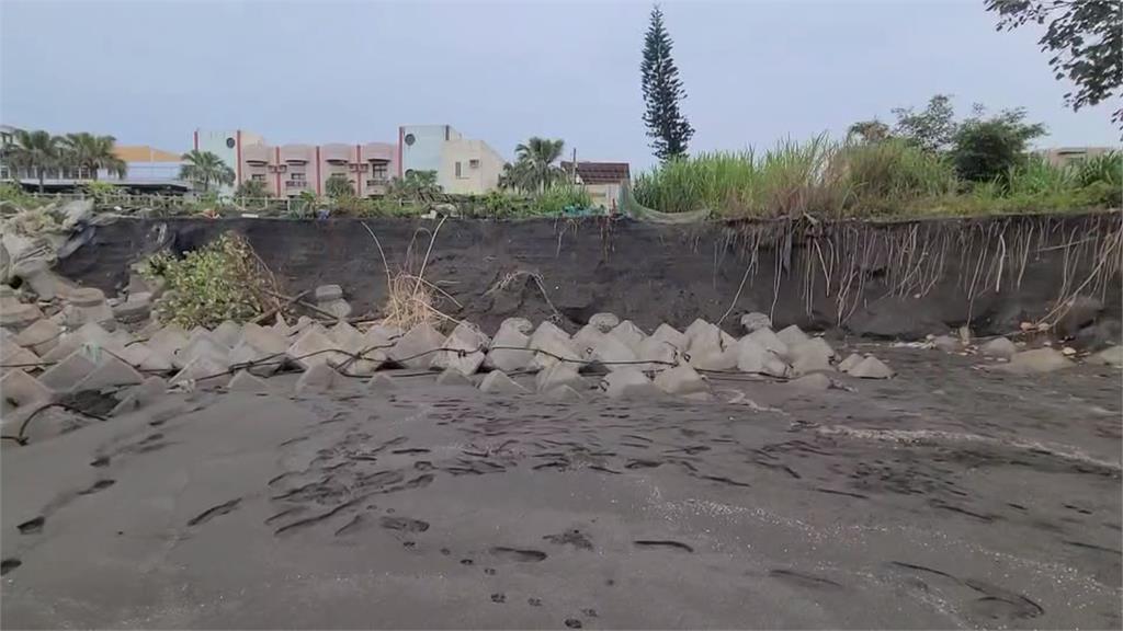 颱風長浪掏走沙！　頭城沙灘海岸線內縮200米