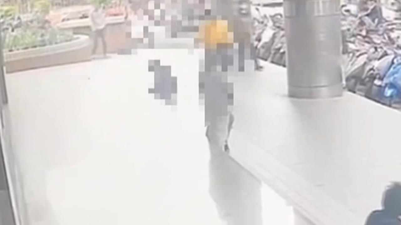 恐怖隨機攻擊! 新北男"持鐵棍砸人" 6旬夫妻頭部濺血