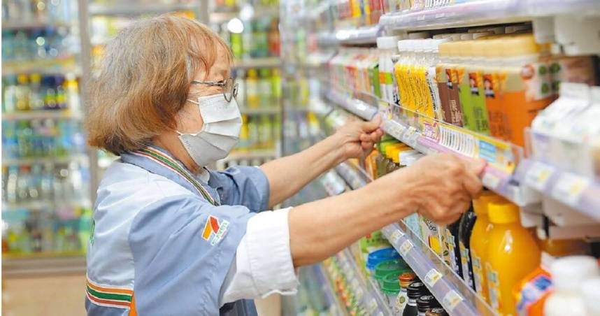 晚退休成趨勢！每月8.2萬名中高齡求職　3年成長34%