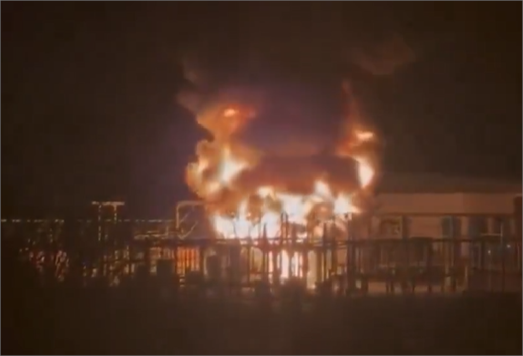 英國最大機場主要變電站爆炸 震撼影片曝光!飛機全停飛影響20萬旅客