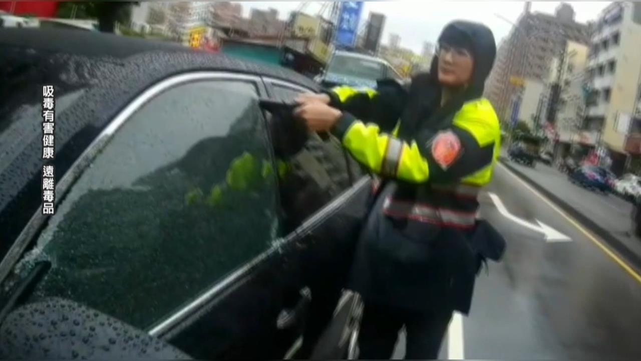台中駕駛昏睡車停路中　警破窗救人竟是「吸到斷片」