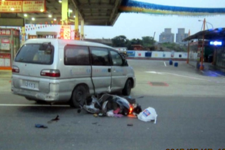 2街友偷機車 酒駕自撞送醫被逮