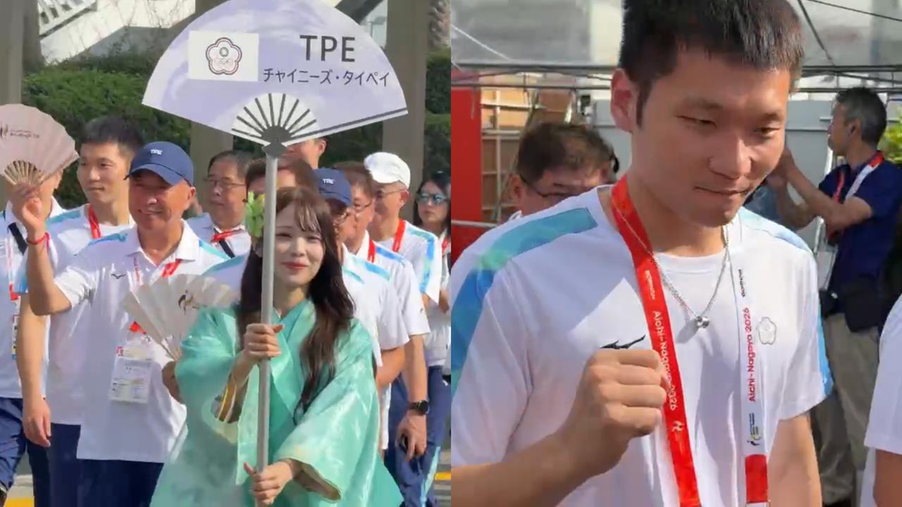 李洋進場了!對媒體做出握拳動作,延誤1.5小時開村儀式終於舉行。(圖/民視名古屋採訪小組攝)