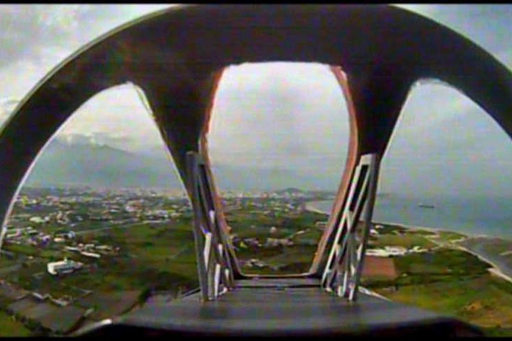 VR裝模型飛機上 用實境一圓飛行夢