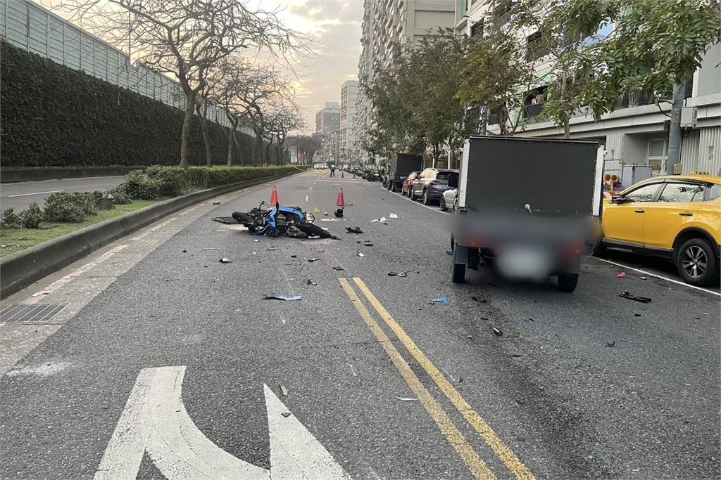 快新聞/北市萬華區死亡車禍!貨車、重機對撞 騎士頭部重創不治身亡