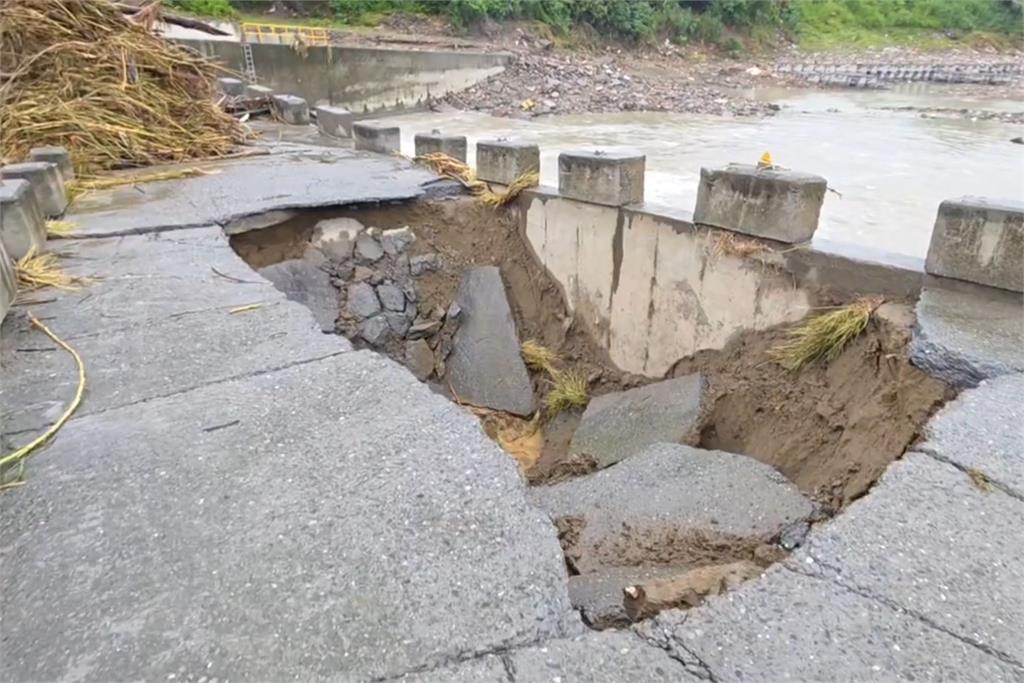 快新聞／災情傳出！丹娜絲帶來大雨　嘉義太保「這座橋」被沖垮