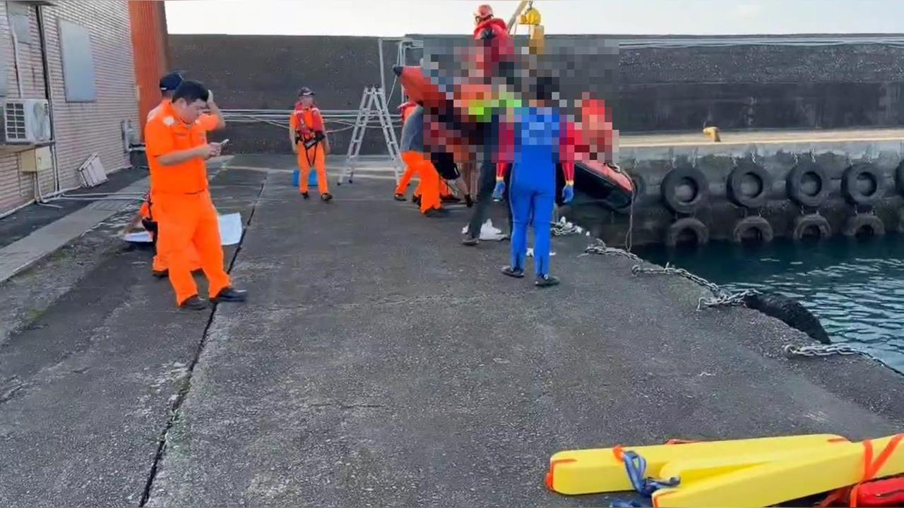 快新聞／基隆八斗子驚見浮屍！死者身穿捕撈裝　腰間還有半袋海螺