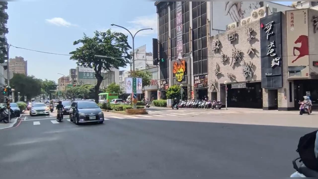 超狂慶生排場！　台中路燈羅馬旗「全是她」　租金曝光