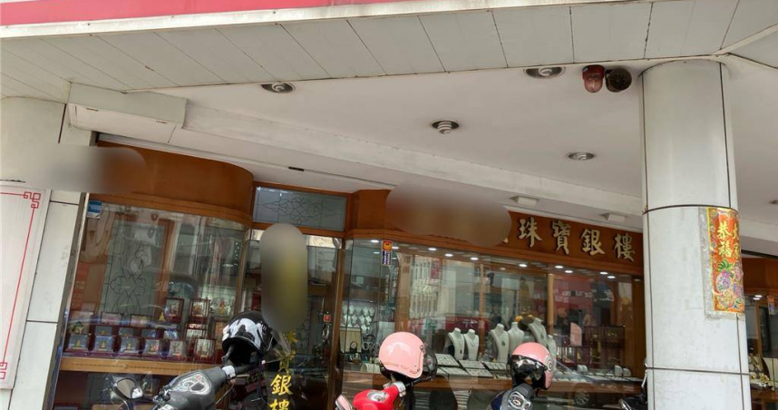 新竹男搶銀樓14萬金項鍊！　開母價值140萬敞篷車逃逸「1小時內遭逮」