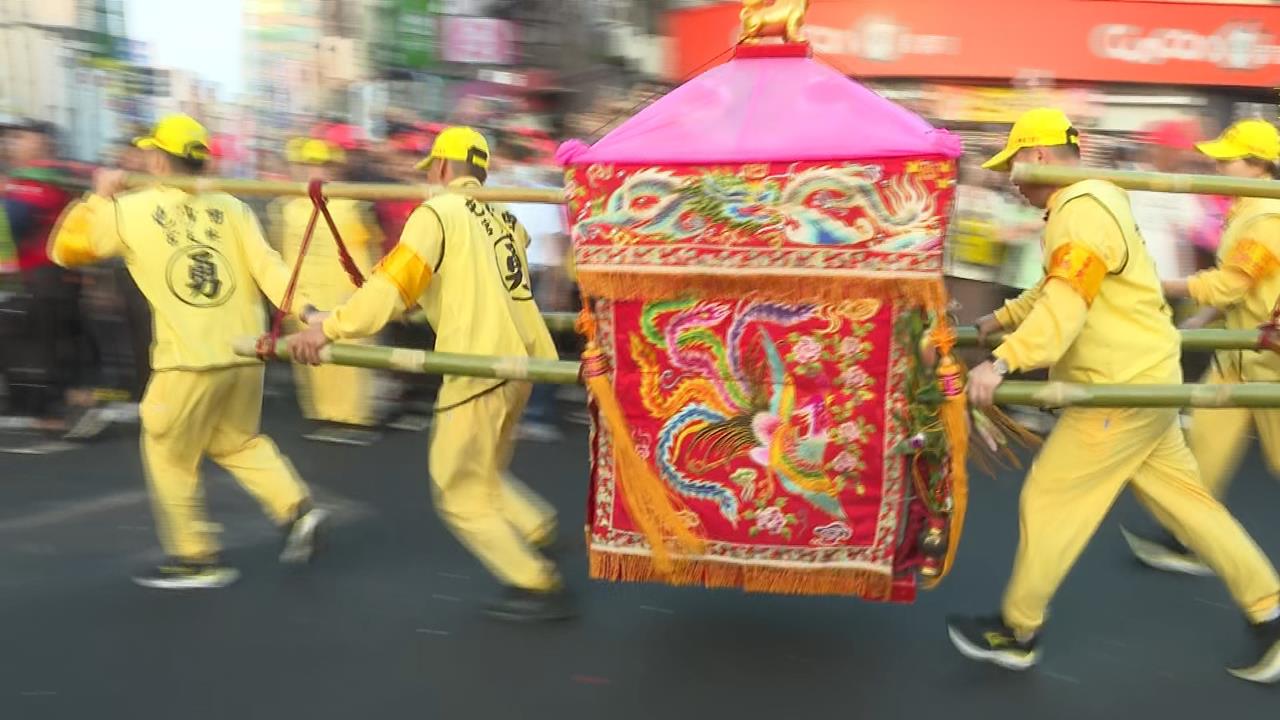 跟著「女神們」跑! 白沙屯媽祖起駕 主播王嘉琳一路跟