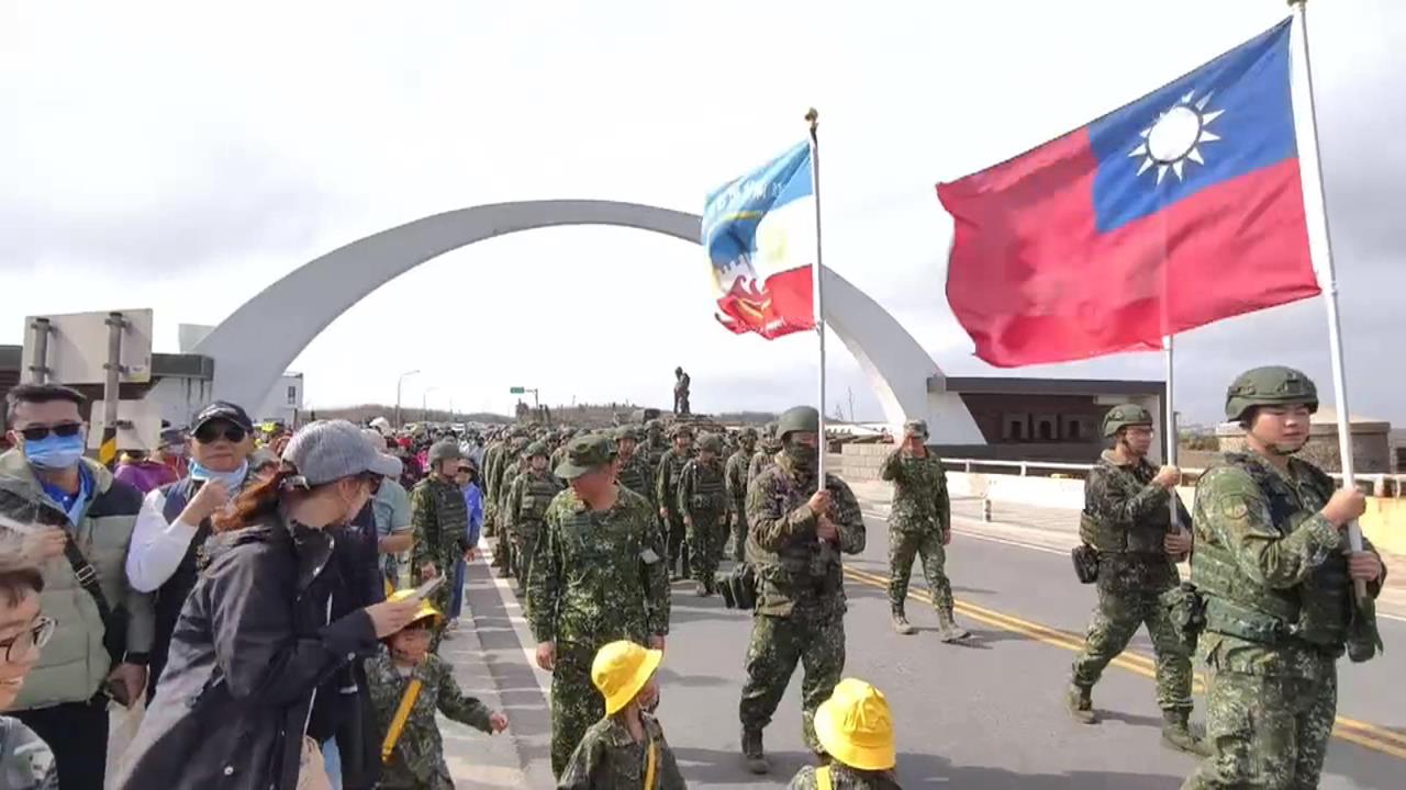澎湖大行軍！　天弓三型飛彈首度公開亮相　民眾搶拍照
