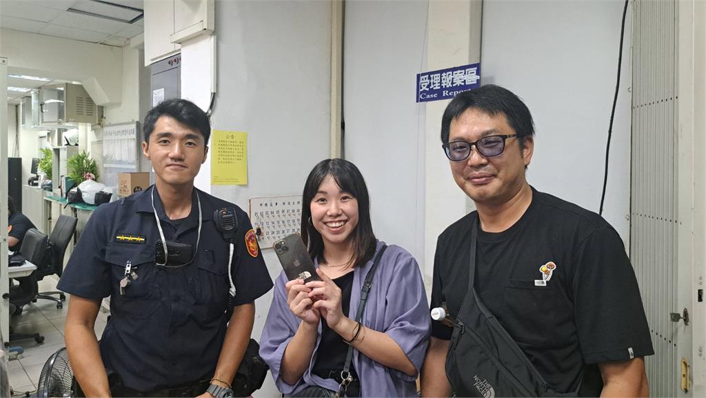 民視獨家! 日本遊客掉手機 員警靠"這一招"通知取回