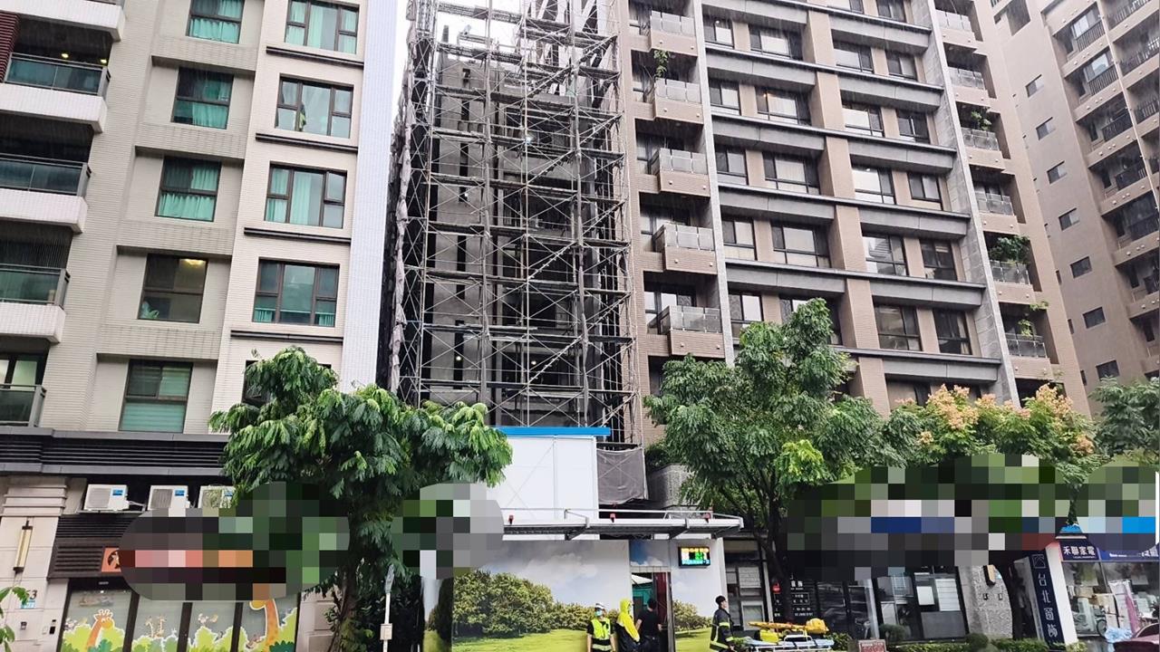 颱風天上工出事！新莊工地電梯突墜8樓　2工人命危搶救中