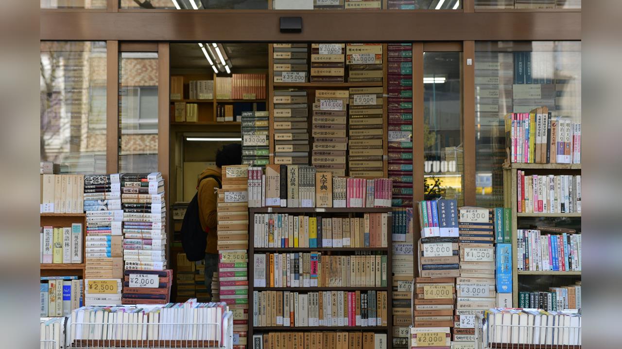日本二手書店爆掃貨潮！　大量銷美疑遭「毀滅式餵AI」