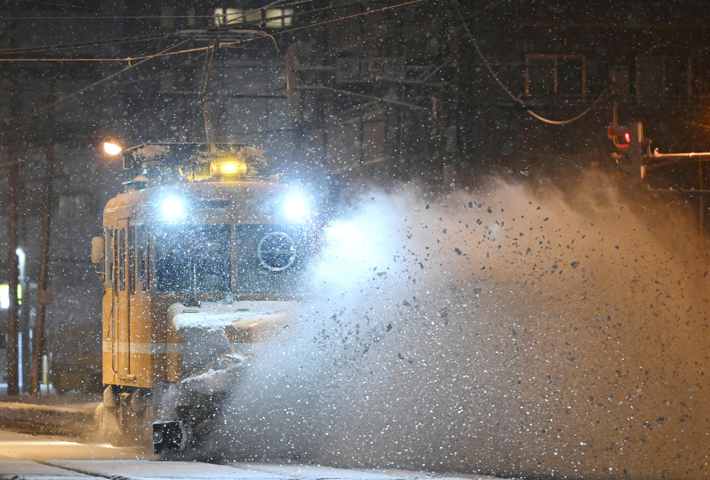 大風雪強襲北日本　積雪壓壞福島電力設備釀停電