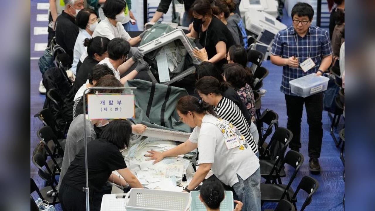 快新聞／南韓地方大選爆「選票紙不足」　抗議民眾喊：應學台灣投票機制