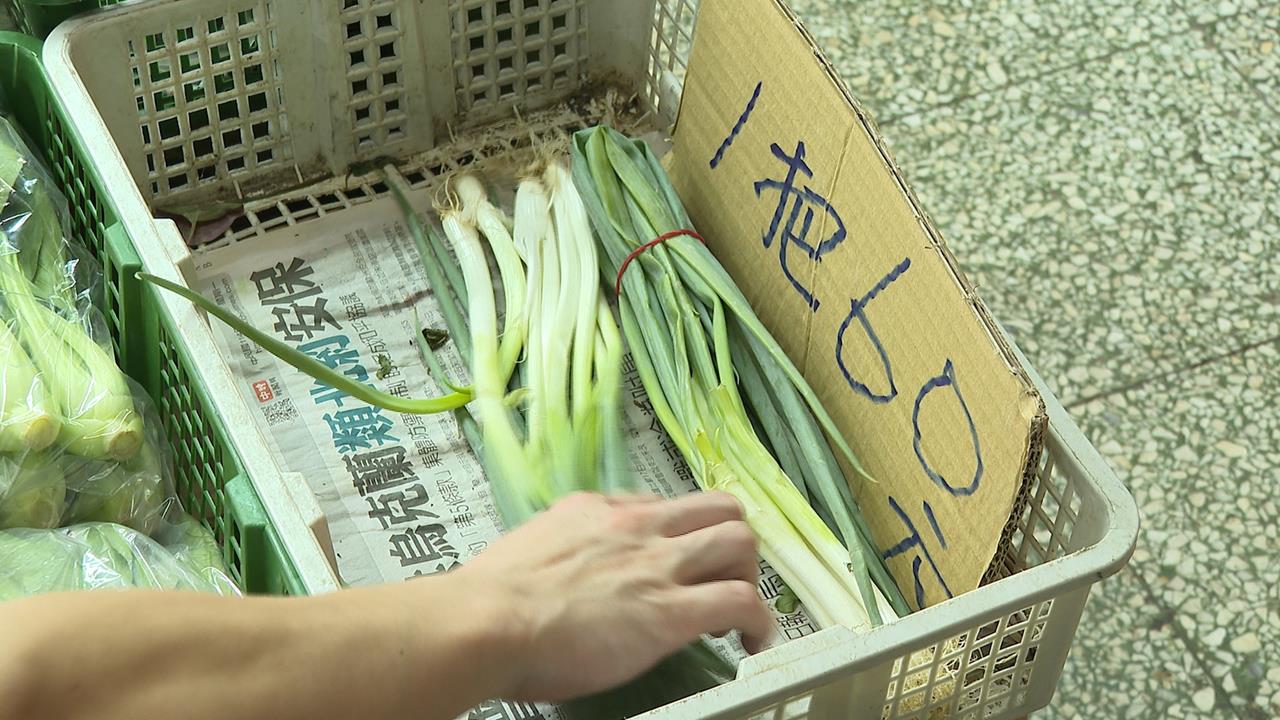 女神也被菜價打敗! 柯佳嬿買4樣270元 傻眼:該換家買?
