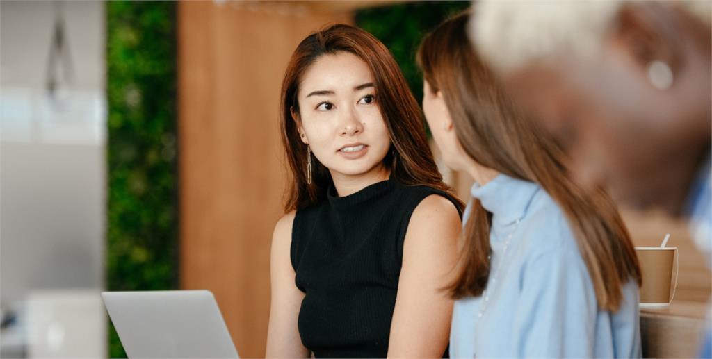 同事間的「曖昧學」：職場上的「分享」要適可而止　關係愈好愈要保持舒適距離
