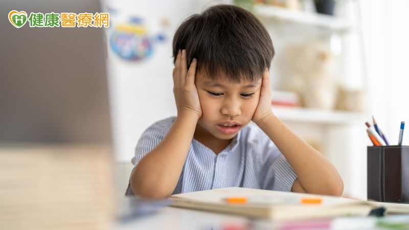 孩子偷拿同學文具又矢口否認?醫揭「說謊背後心理」教3步驟處理