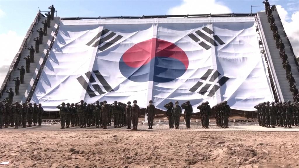 南韓軍人節登陸演習　戰機空中分列式壯觀