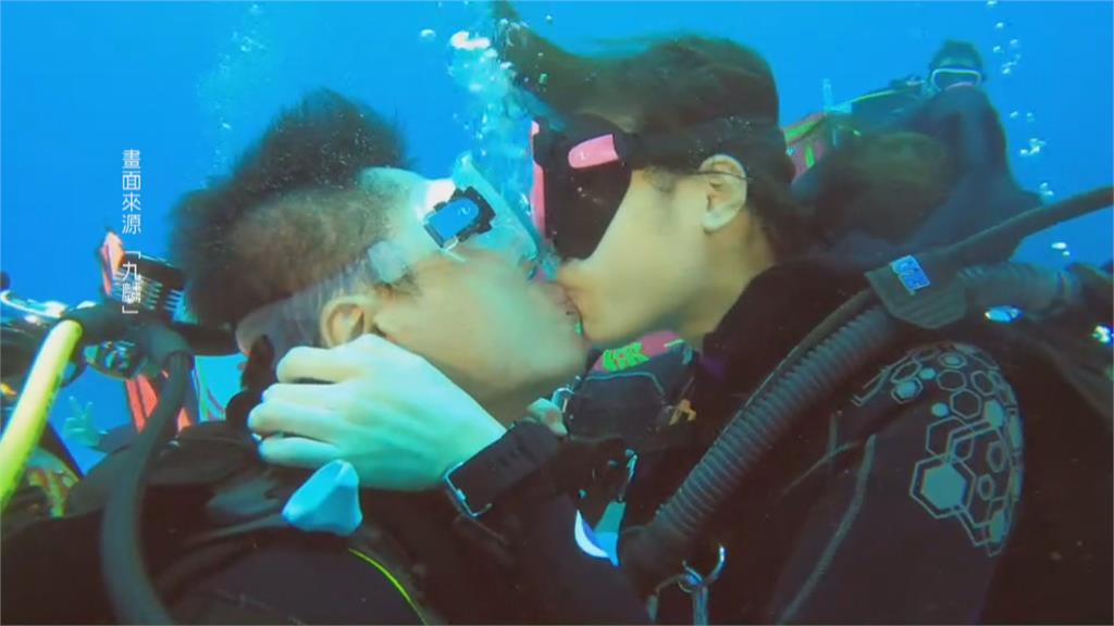 颱風攪局　提前上演！　潛水搞浪漫「海底求婚」成功抱得美人歸