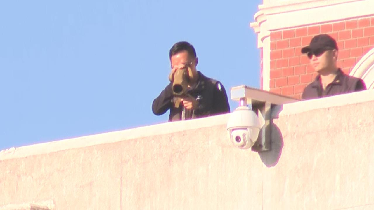 總統府頂樓「狙擊手」現身待命 雙十國慶高規格維安藍綠立委有感