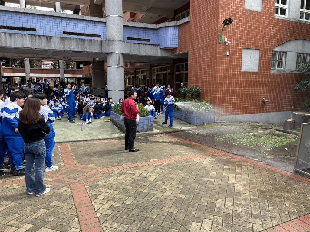 青埔消防分隊前進中大壢中　趣味闖關強化師生防災技能