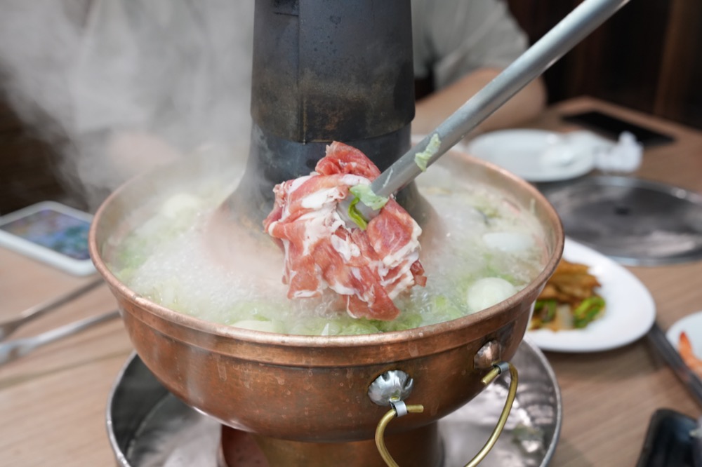 京華餐廳平津涮羊肉｜高雄人私房美食　白菜天然發酵、湯頭溫潤滑順入口