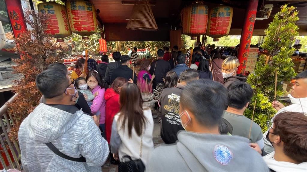 中寮石龍宮獨特拜拜儀式 廟方拆泡麵拆到手軟