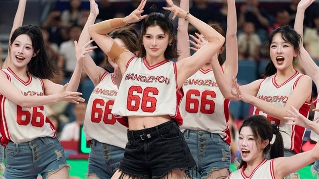 田徑女神秒變啦啦隊女神!勁歌熱舞站C位嚇壞球迷