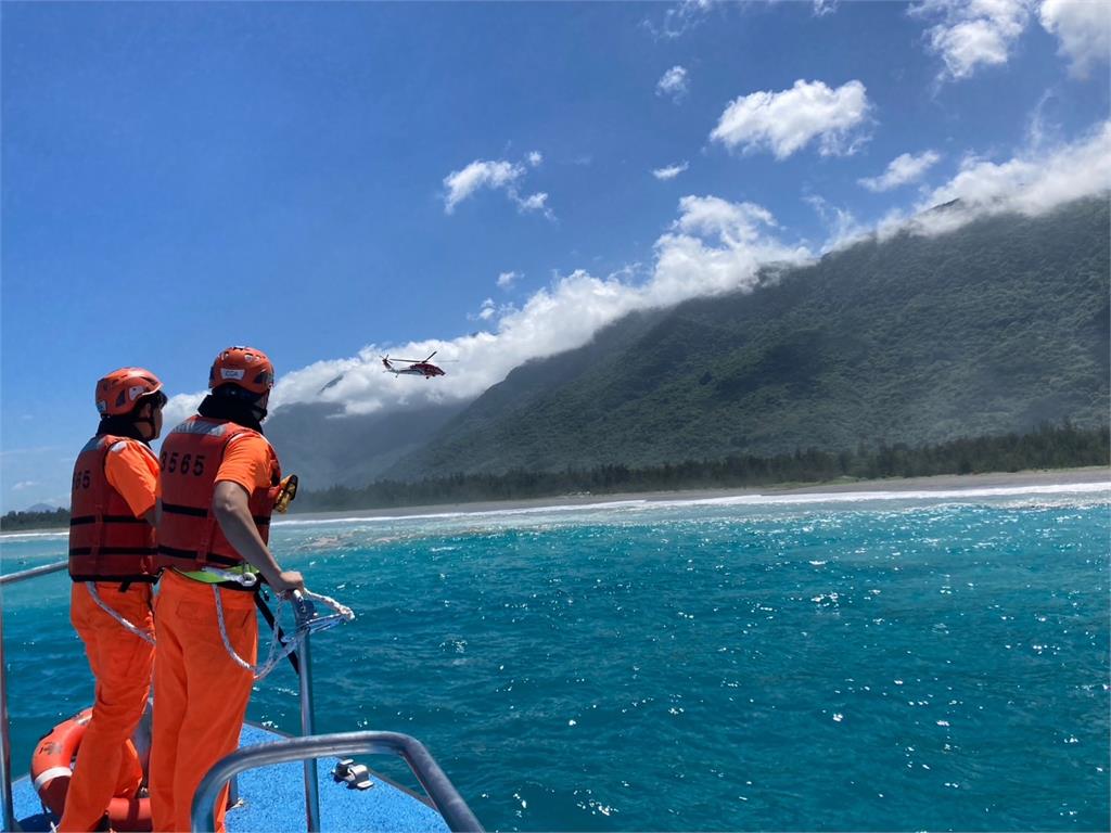 快新聞／花蓮加灣2孩童遭海浪捲走　1獲救1失蹤