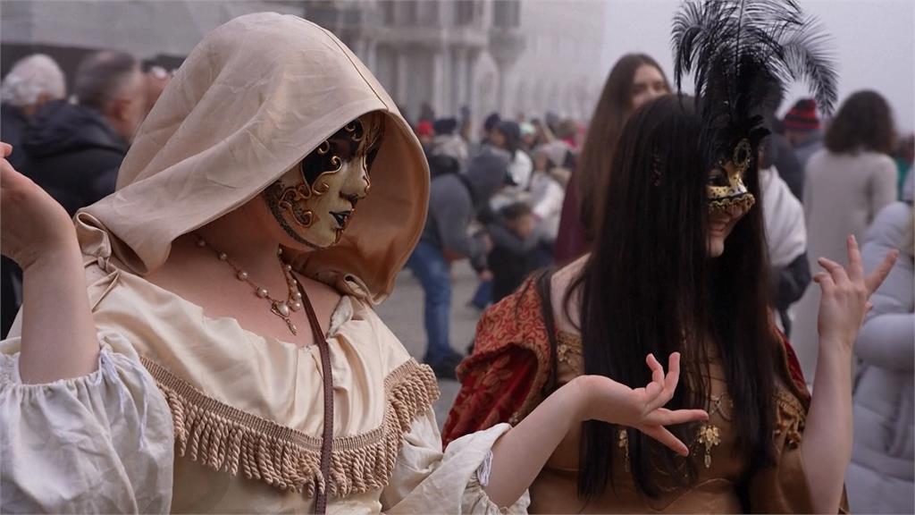 威尼斯嘉年華登場　全球觀光客盛裝打扮湧入水都