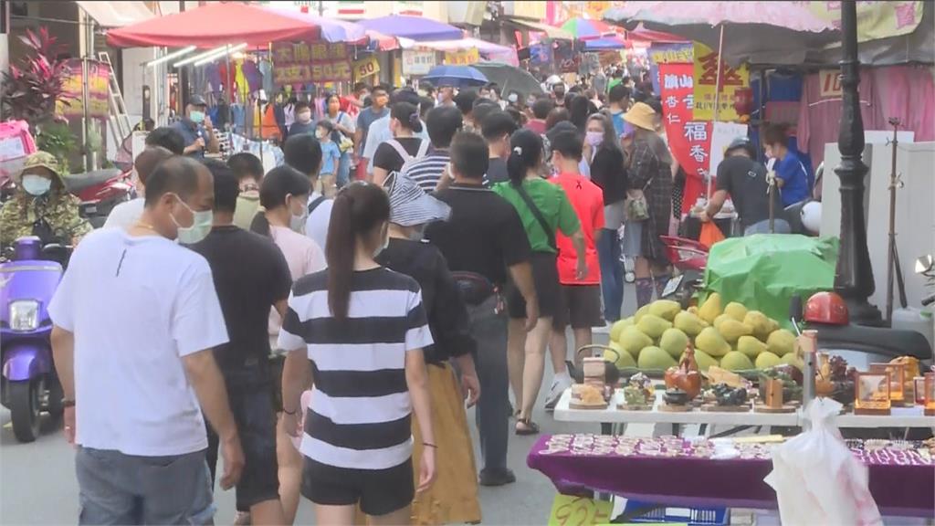 暑假最後一週末　旗山老街人潮滿滿