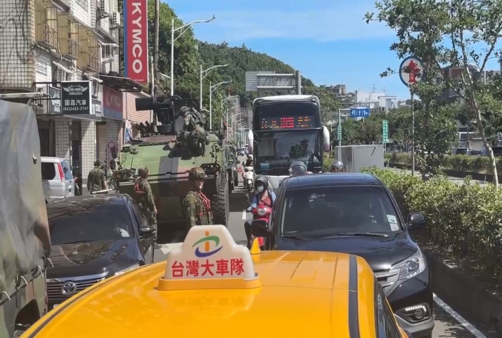 雲豹裝甲車拋錨基隆要道　占道造成回堵惹民怨