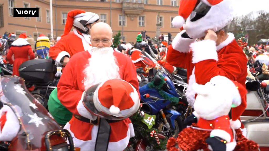 耶誕送暖！柏林400重機騎士　扮耶誕老人前往慈善機構送禮物